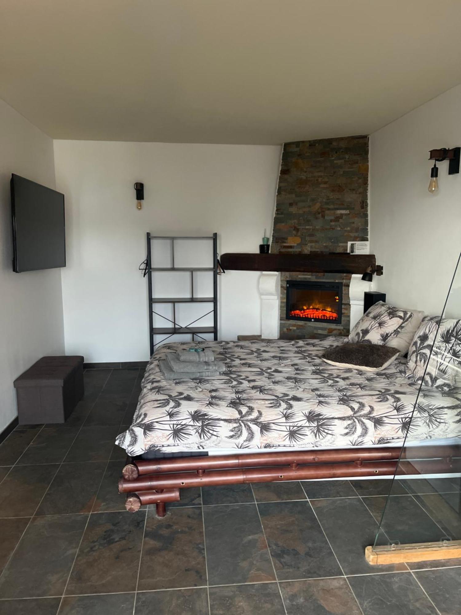 Studio Port Pin Vue Mer, Jacuzzi, Hammam, Parking Prives 카시스 외부 사진